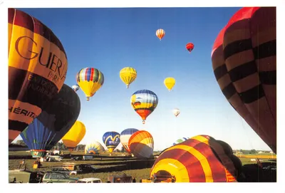 Festival de montgolfières — Montgolfiades à l'École Valentin — éditeur L'Est Républicain, n°154
