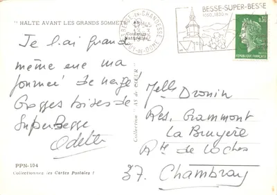 Dwa narciarze na górze — widok z Besse-en-Chandesse — wydawca AS — Rewers