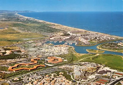 Le Cap d'Agde — Vue aérienne du Village Vacances E.D.F. et du Centre Hélios Marin — Éditions S.L. - 16603