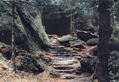 Grotte d'Artus — dans la forêt du Huelgoat — Éditions d'Art Jos, Châteaulin