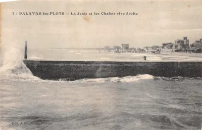 Palavas-les-Flots — La Jetée et les Chalets rive droite — Edit. J. Claparède, Palavas