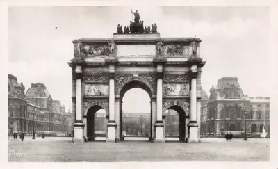 Arc de Triomphe du Carrousel — vue avec le Louvre — éditeur MONA, Paris