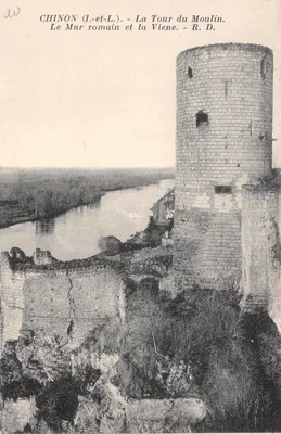 Chinon (Indre-et-Loire) — La Tour du Moulin et le Mur romain sur la Viène — R. D