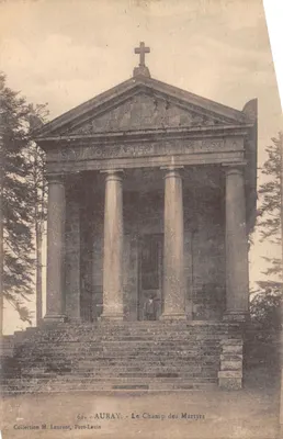 Auray - Le Champ des Martyrs — temple à colonnes, inscription 'MEMORIAE ETERNAE SORORI JUSTI' — éditeur Collection H. Laurent, Port-Louis, n° 61