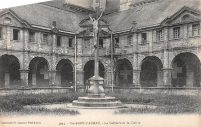 Ste-Anne-d'Auray — Le Calvaire et le Cloître — Imprimé sur la carte : Collection H Laurent, Port-Louis, n° 4045