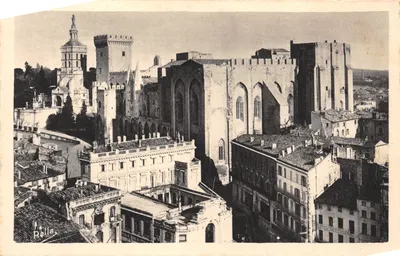 Avignon — Palais des Papes et Notre-Dame des Doms vus du Befroi — Rolle