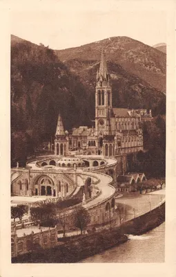 Lourdes — La Basilique et le Gave — Éditeur : Edit. du Palais du Rosaire - Lourdes