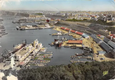 Oran - The Port — aerial view of the port and the quays — publisher Cie des Arts Photomécaniques, no. 280