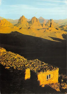 Le Hoggar — vue du village d'Assekrem — éditeur non visible
