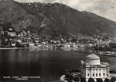 Como - Tempio Voltiano — vue du lac avec le temple en avant-plan et les collines en arrière-plan — éditeur Fotodizioni Brummer & C. (Como) n° 100-439