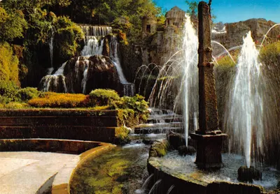 Villa d'Este — jardin avec cascade et fontaine — éditeur Become