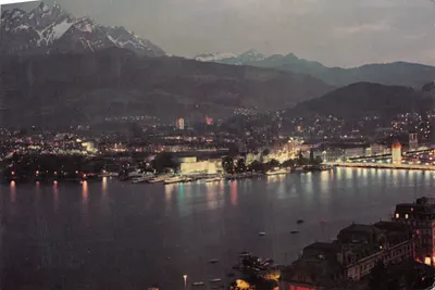 Lucerne by night — vue nocturne du lac et des montagnes enneigées — Globetrotter GmbH, Karten und Dias, 6000 Luzern