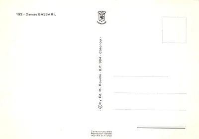 Taniec Bassari — tancerze w tradycyjnych strojach z rogami i perłami — Wyd. M. Rouillée, Lyoncolor, 1984 — Rewers
