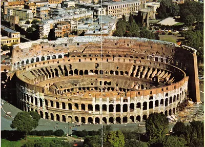 Colisée de Rome — vue aérienne — éditeur non visible Carte double