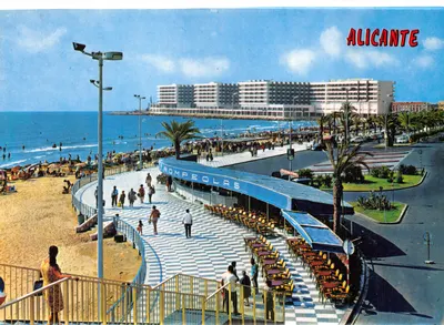 Alicante — vue de la plage du Postiguet avec le bâtiment Trompeolas — éditeur Comercial PAPISA