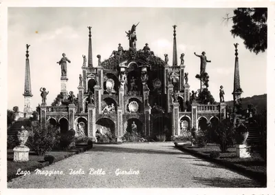 Isola Bella - Giardino — Fontaine ornée de statues et obélisques, Lago Maggiore