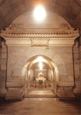Tombe de Dingling — Intérieur du palais souterrain — éditeur China National Publications Import and Export Corporation