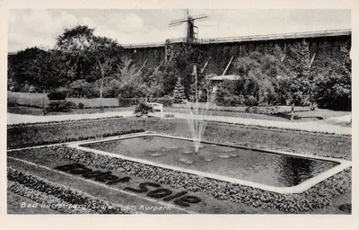 Bad Dürrenberg/Saale — Ansicht des Thermalparks mit Brunnen und Schleuse — Verlag Foto-Berg, Leipzig