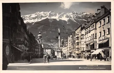 Innsbruck — place centrale avec colonne et montagnes enneigées — éditeur Photo Ad. Kütz, Innsbruck