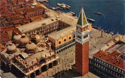 Venise - Vue aérienne de la Piazza San Marco — éditeur M.D.A. n° 10104