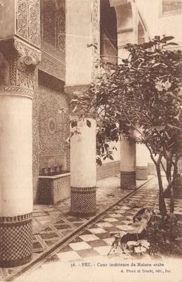 Fès - Cour intérieure de Maison arabe — A. Pleux et Truchi, édit., Fès
