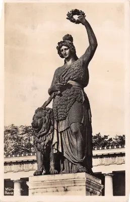 Statue de la Victoire à Munich — avec lion — éditée par Münchner Bava
