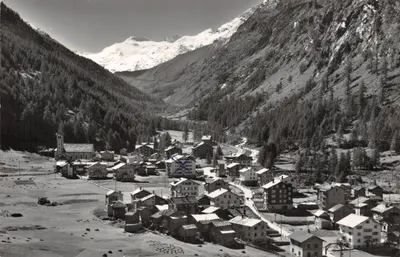 Saas-Almagell — vue du village et du Monte Mono-Pass, éditeur Phot. Kriopfenstein, n° 47551