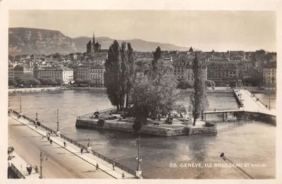 Genève, île Rousseau et ville — vue panoramique avec montagnes en arrière-plan — éditeur O. Sarzoki, n° 98