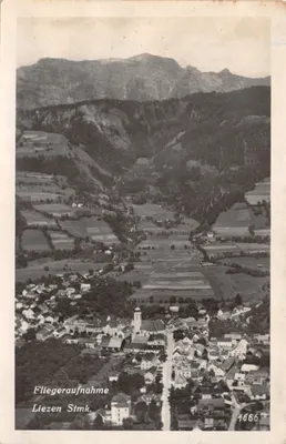 LIEZEN — vue aérienne du village et des montagnes — éditeur Hans Weichs & Co., Wien