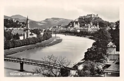 Salzbourg, von Mülln gesehen — vue panoramique avec le château sur le mont, la rivière et un pont métallique — éditeur Photoverlag Grün & Dril, Wien, n° 615