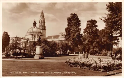 La mairie de Cardiff vue depuis les jardins Gorsedd — éditeur Valentine's Card, n° W.2932