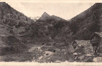 Vallée de la Wormsa — paysage montagneux avec chalets en pierre et sommet enneigé — éditeur H.G. No 11