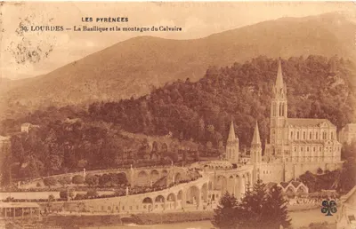 Lourdes — La Basilique et la montagne du Calvaire — Éditeur IMPRIMÉ ILLUSTRÉ