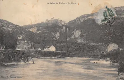 La Vallée du Rhône et les Forts — vue du fleuve et des fortifications sur les hauteurs — Édition des Galeries Réunies