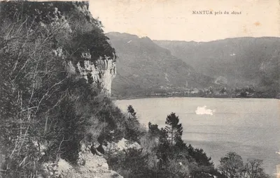 Nantua pris du Mont — vue du lac avec falaise boisée — éditeur Lalive, photo Nâama
