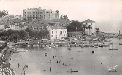 Sainte-Maxime-sur-Mer — La Plage et le Port — Éditions Manuél, Nice
