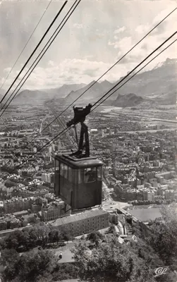 Grenoble — vue panoramique depuis le téléphérique — éditeur C.A.P. n°250