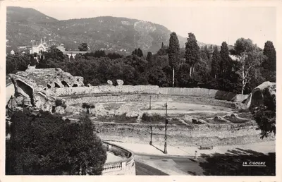 Les arènes romaines — Cimiez — éditeur IA CIGOGNE
