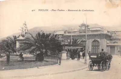 Toulon - Place Vauban - Monument des Combattants — éditeur IMPRIMÉ SUR LA CARTE : 'Établissements D. Impression Phototypiques'