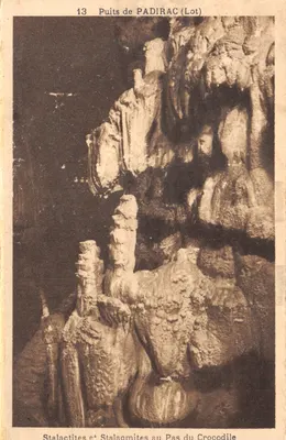 Puits de PADIRAC (Lot) — Stalactites et Stalagmites au Pas du Crocodile — Phototypie Hélio François, Limoges