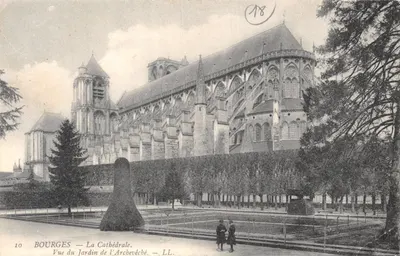 Bourges — La Cathédrale — Vue du Jardin de l'Archevêché — LL. n°10
