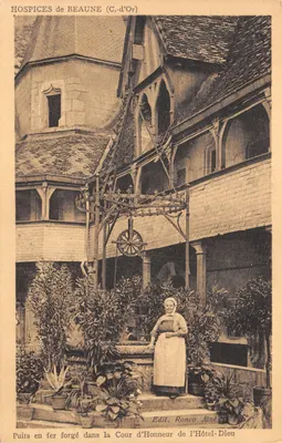 Hospices de Beaune (C.-d'Or) — Puits en fer forgé dans la Cour d'Honneur de l'Hôtel-Dieu — Edit. Ronco Aîné