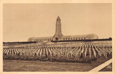 Ossuaire et Phare de Douaumont — avec Cimetière — Photo Verdun M.C