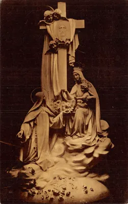 Statue de la Vierge Marie et Sainte Thérèse — Groupe sculpté dominant la chapelle des Carmélites de Lisieux — Éditions Office Central de Lisieux