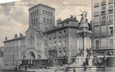 Grenoble - Place Notre-Dame — Monument du Centenaire et édifice religieux, éditeur P. Gaude, phot. - edit Grenoble Tramway