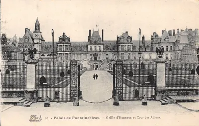 Palais de Fontainebleau — Grille d'Honneur et Cour des Adieux — éditeur imprimeur non identifié, n° 26