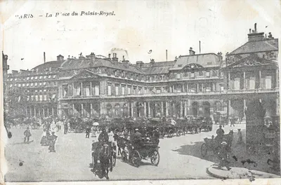 Paris — La Place du Palais-Royal — éditeur non visible, n° de série non lisible