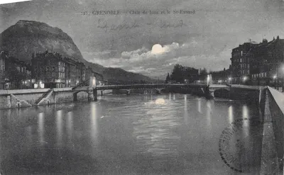 Grenoble — Clair de lune et le St-Eynard