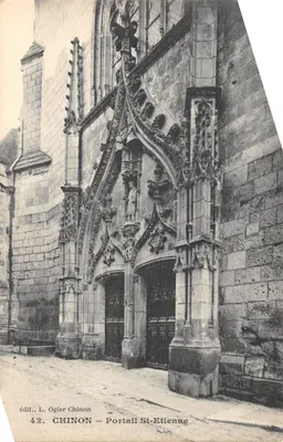 Chinon — Portail Saint-Étienne — édité par L. Ogier Chinon, n° 42