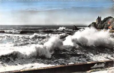 Vague d'équinoxe à la Côte des Basques — Biarritz — éditeur Lavielle